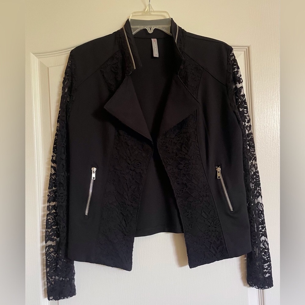 💥Last Tango💥 black jacketwith lace sleeves and trim.